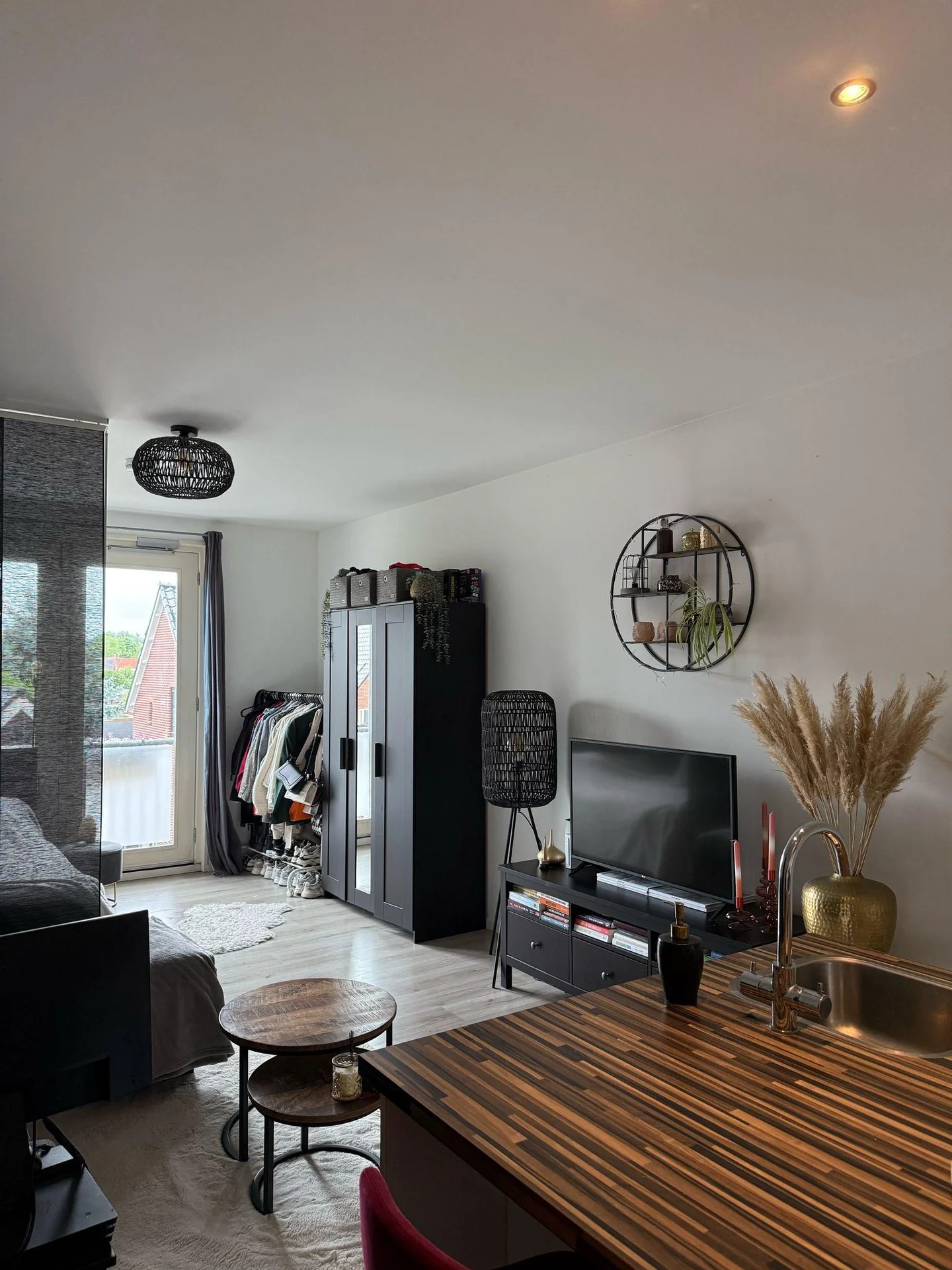 Foto van de Studio gelegen aan de Pop Dijkemaweg in Groningen