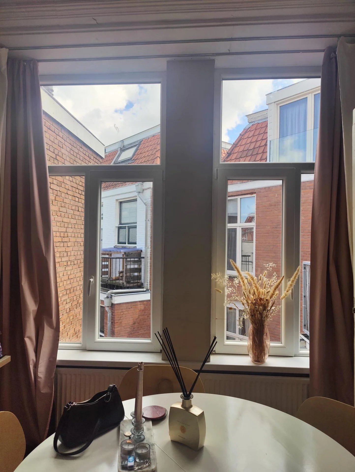 Foto van de Kamer gelegen aan de Valkenboslaan in Den Haag