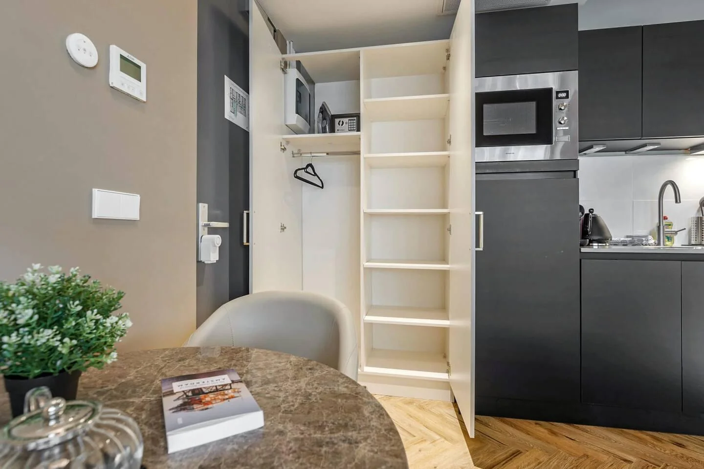Foto van de Studio gelegen aan de Anton Waldorpstraat in Amsterdam