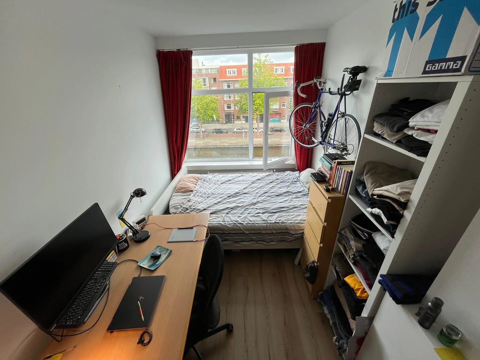 Foto van de Kamer gelegen aan de Mathenesserdijk in Rotterdam