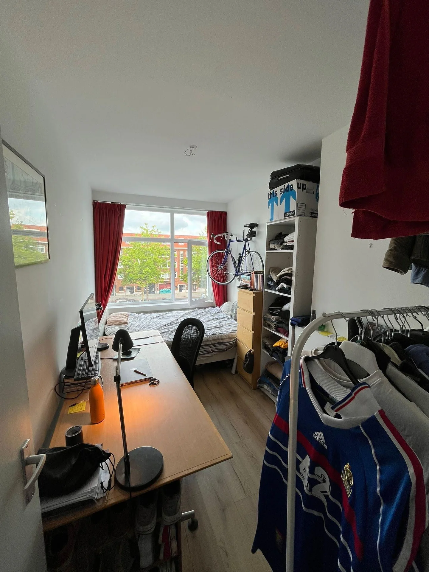 Foto van de Kamer gelegen aan de Mathenesserdijk in Rotterdam