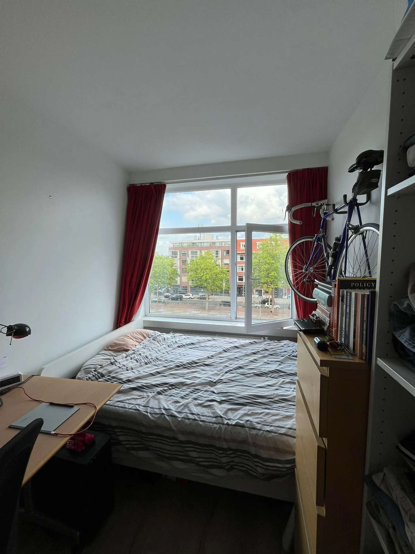 Foto van de Kamer gelegen aan de Mathenesserdijk in Rotterdam