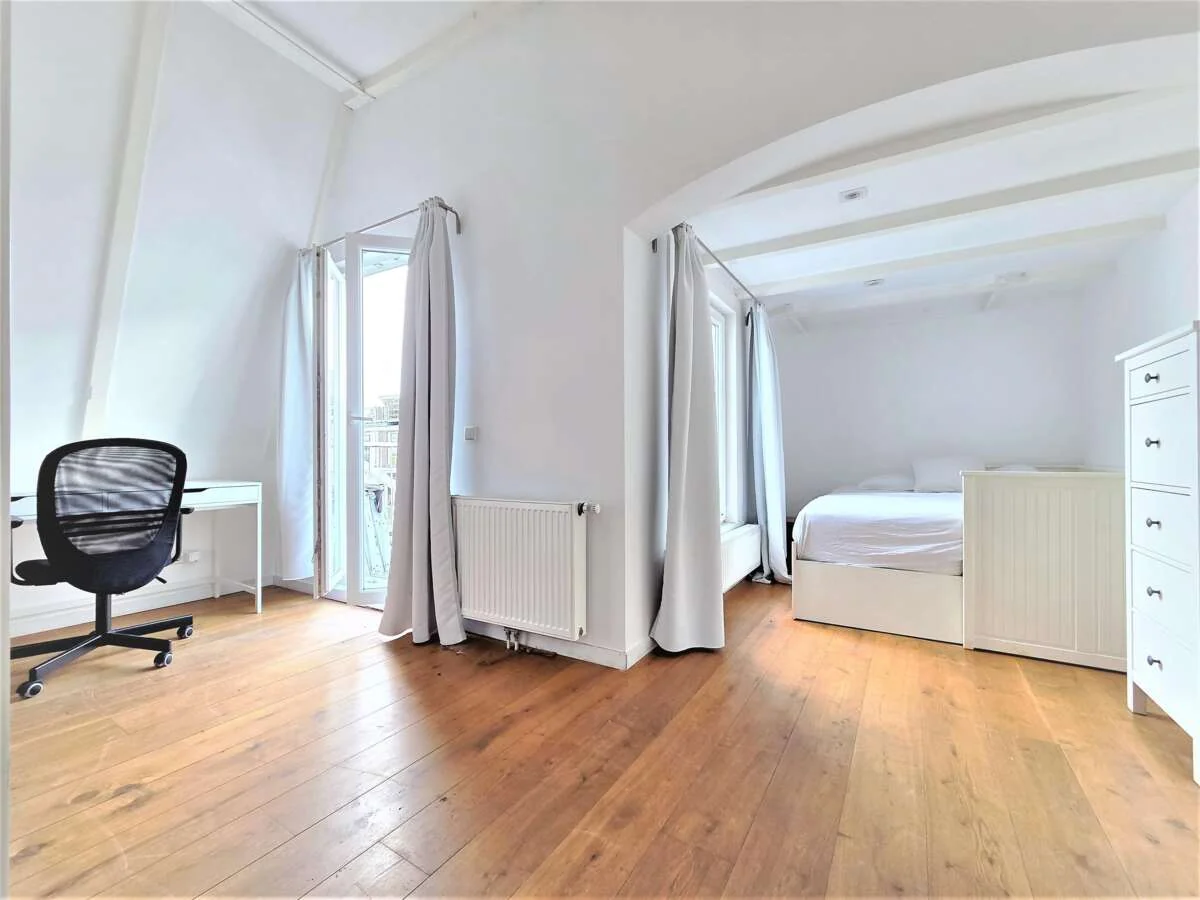 Foto van de Appartement gelegen aan de Jacob van Lennepkade in Amsterdam