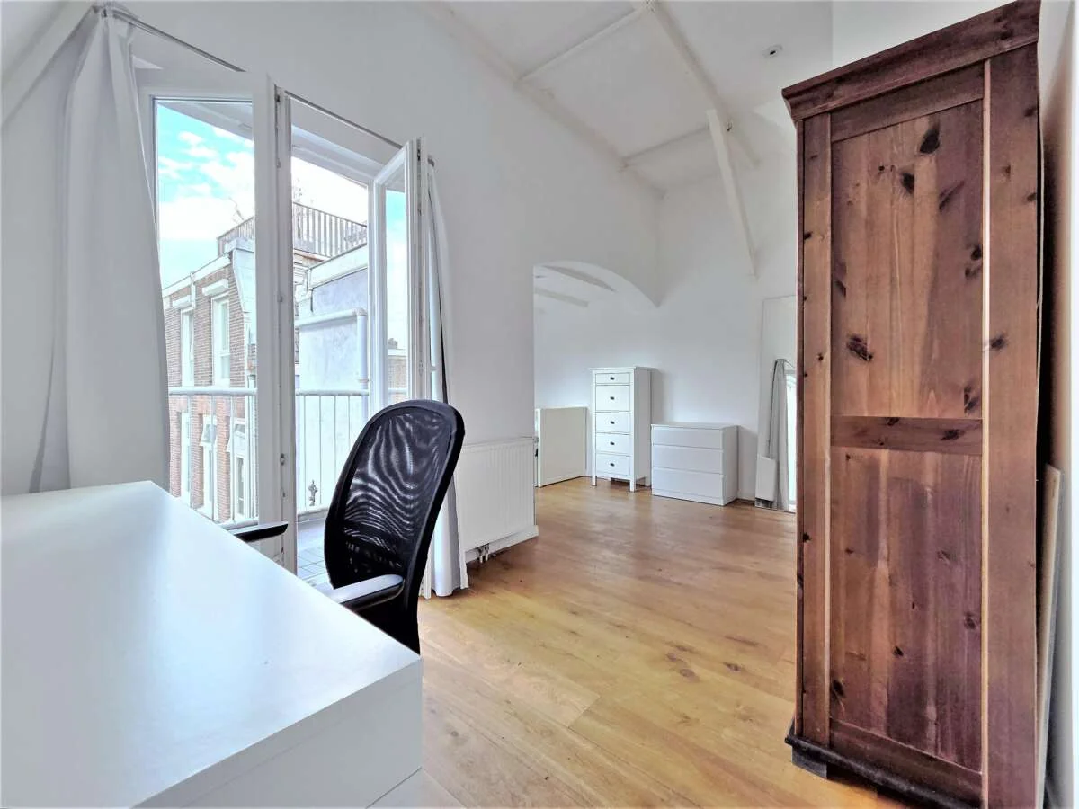Foto van de Appartement gelegen aan de Jacob van Lennepkade in Amsterdam