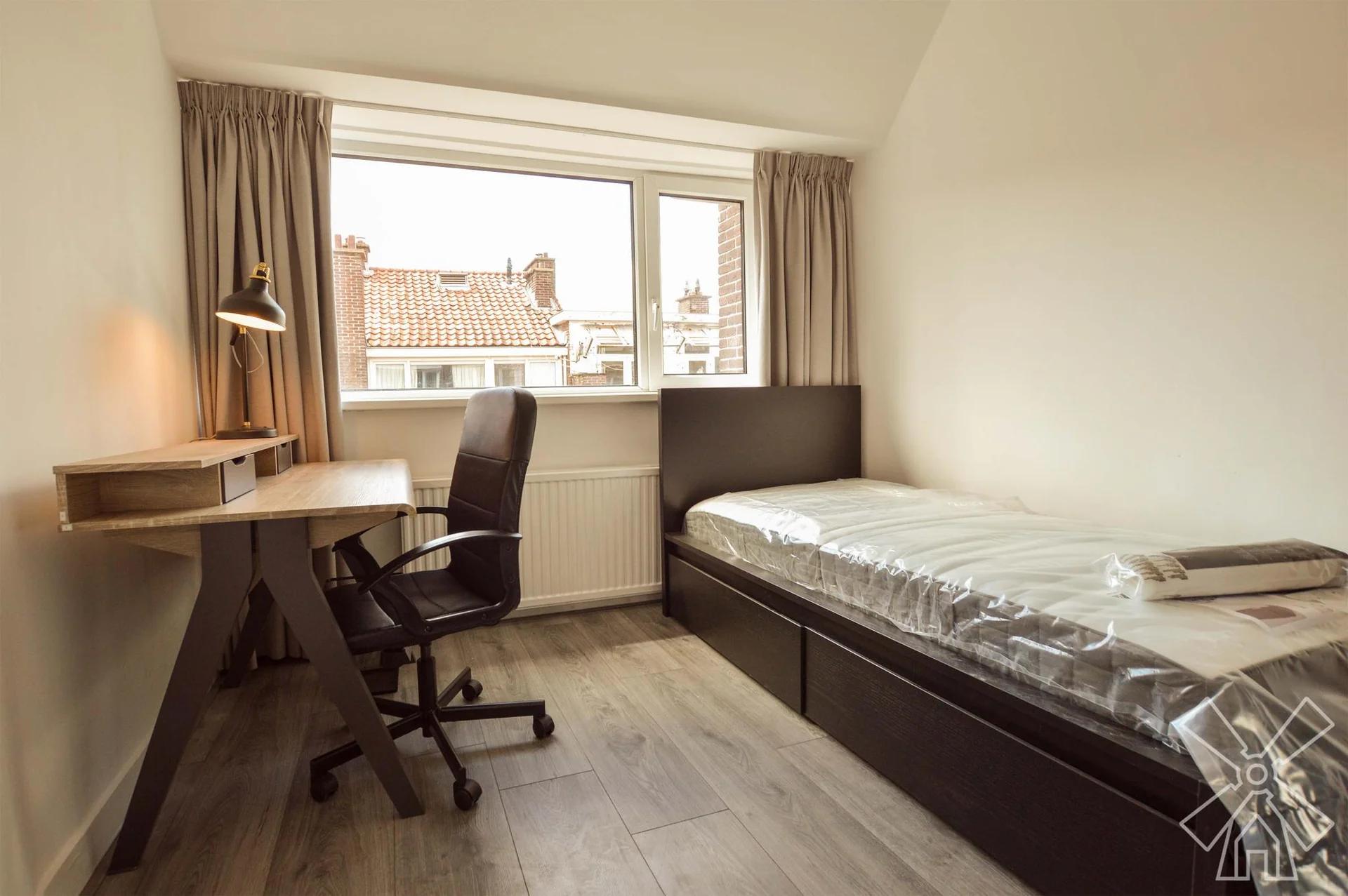 Foto van de Kamer gelegen aan de Van den Berghstraat in Den Haag