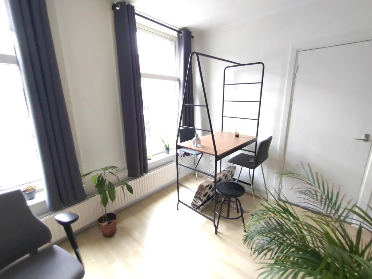 Foto van de Kamer gelegen aan de Jacob van der Doesstraat in Den Haag