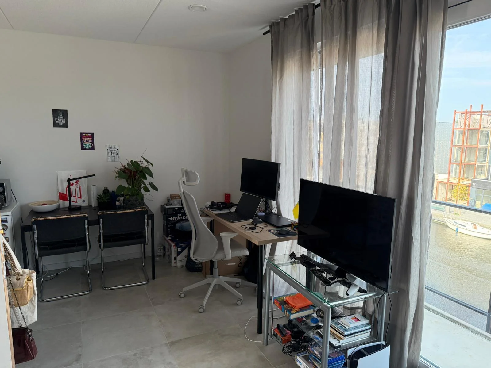 Foto van de Kamer gelegen aan de Johan Ringerskade in Den Haag