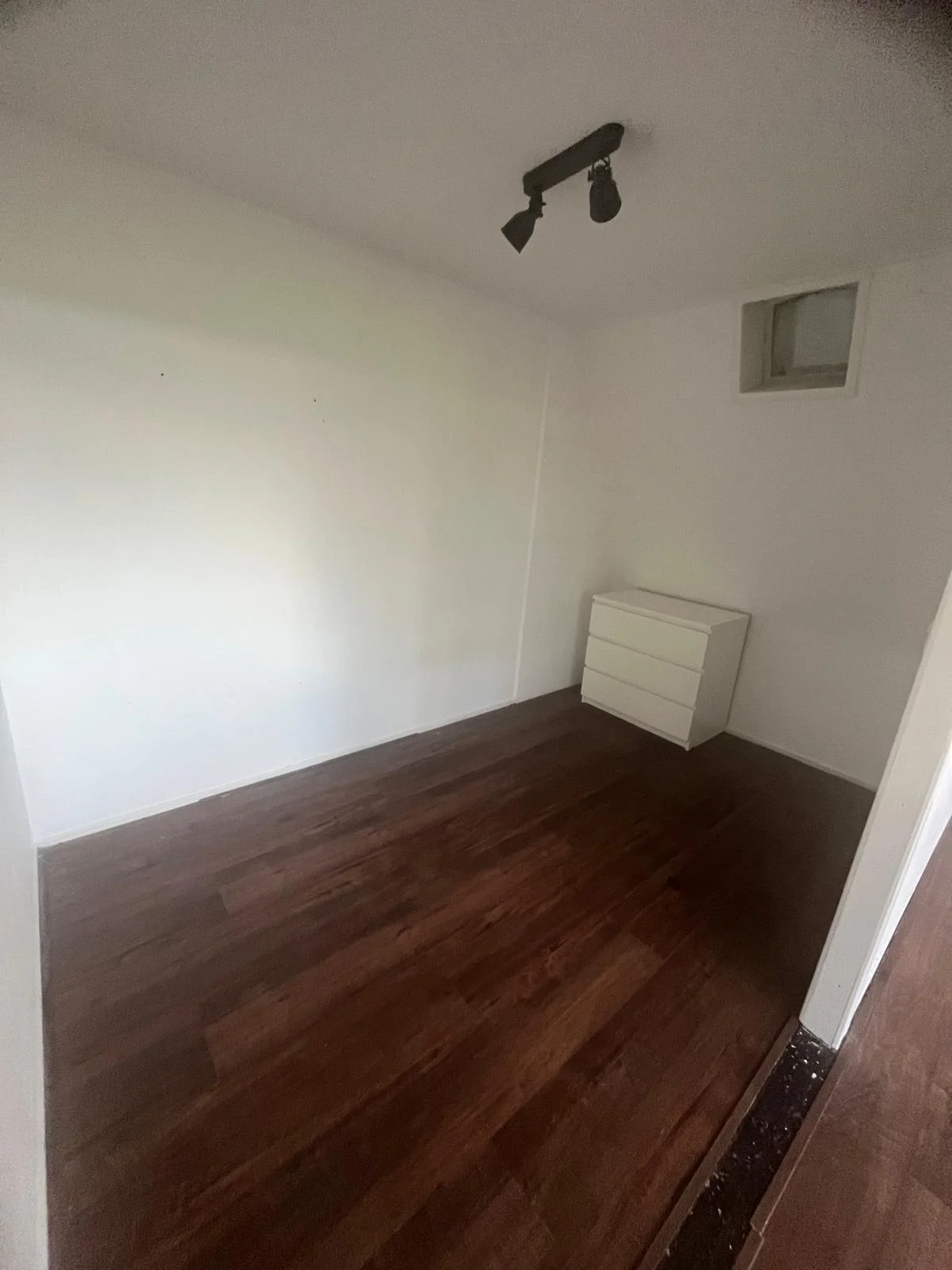 Foto van de Kamer gelegen aan de Mathenesserweg in Rotterdam