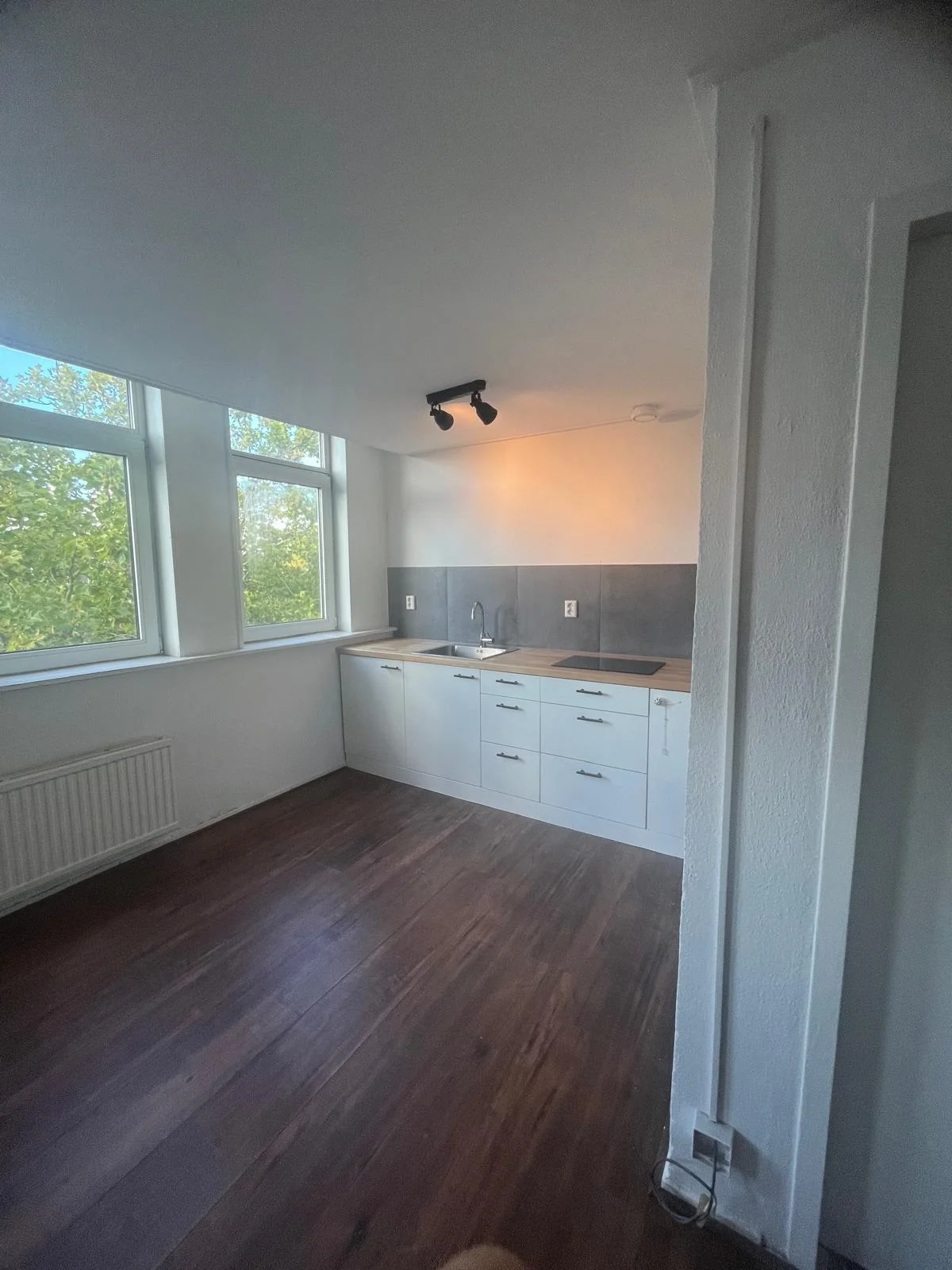 Foto van de Kamer gelegen aan de Mathenesserweg in Rotterdam