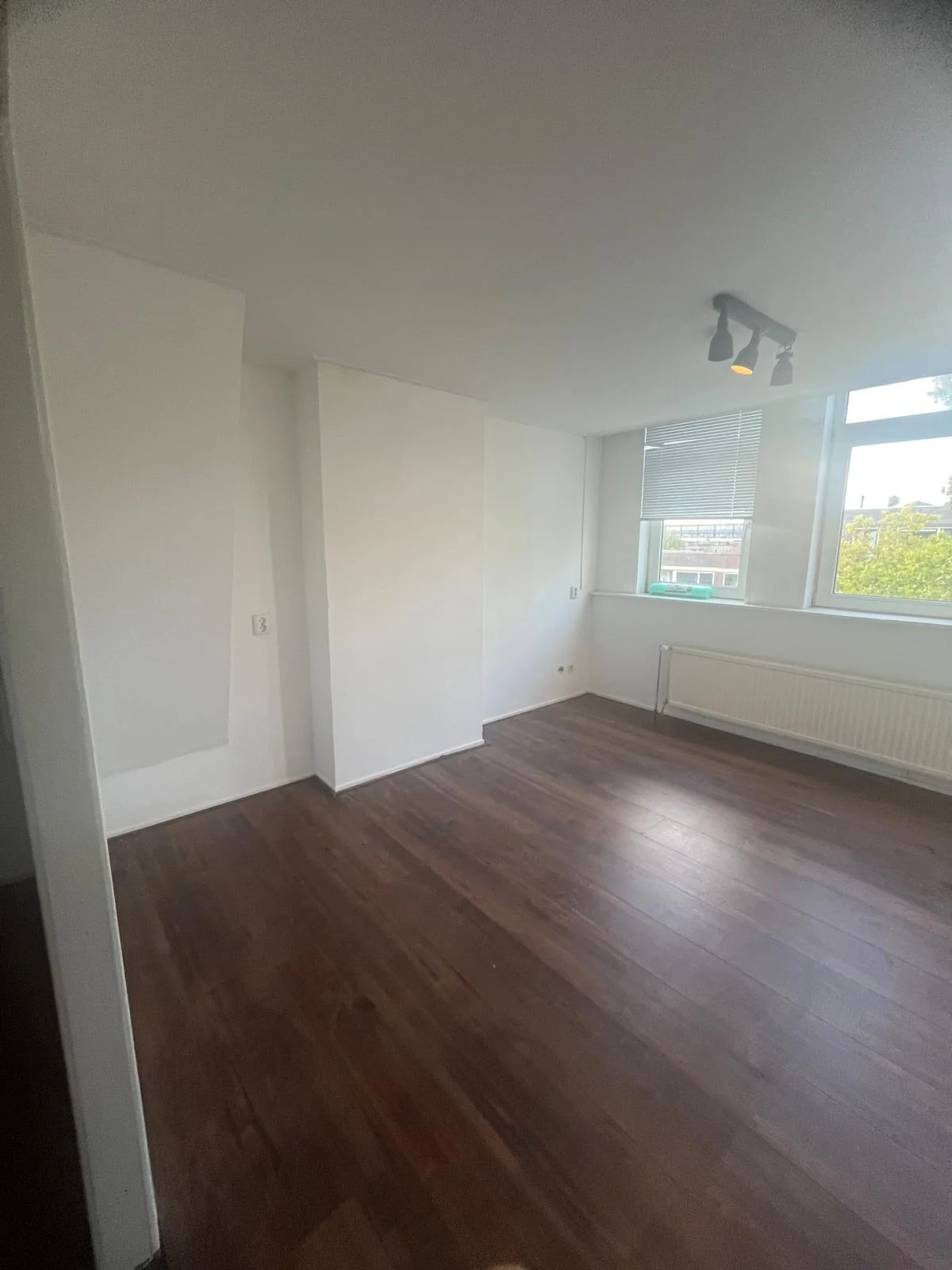 Foto van de Kamer gelegen aan de Mathenesserweg in Rotterdam