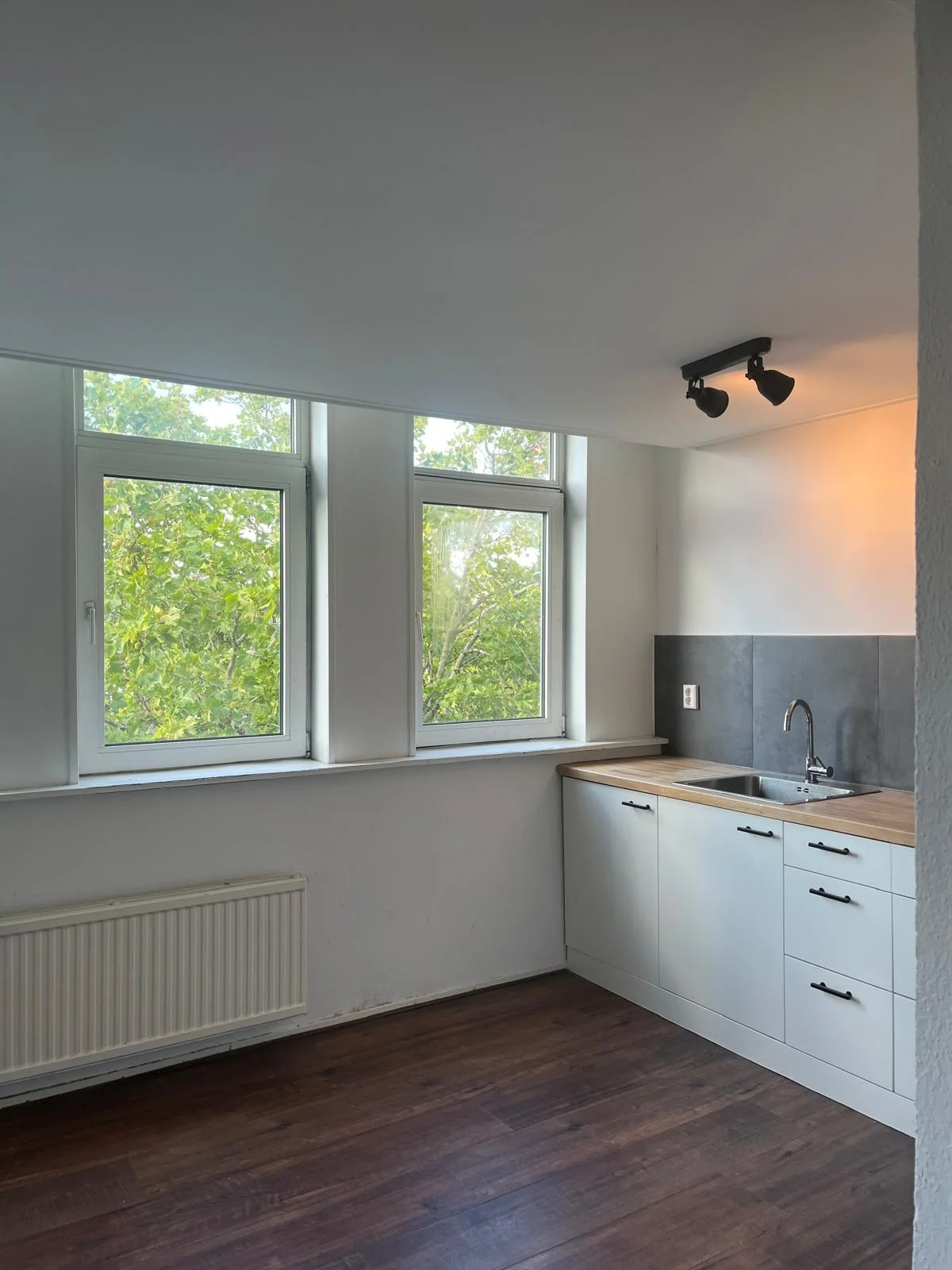 Foto van de Kamer gelegen aan de Mathenesserweg in Rotterdam