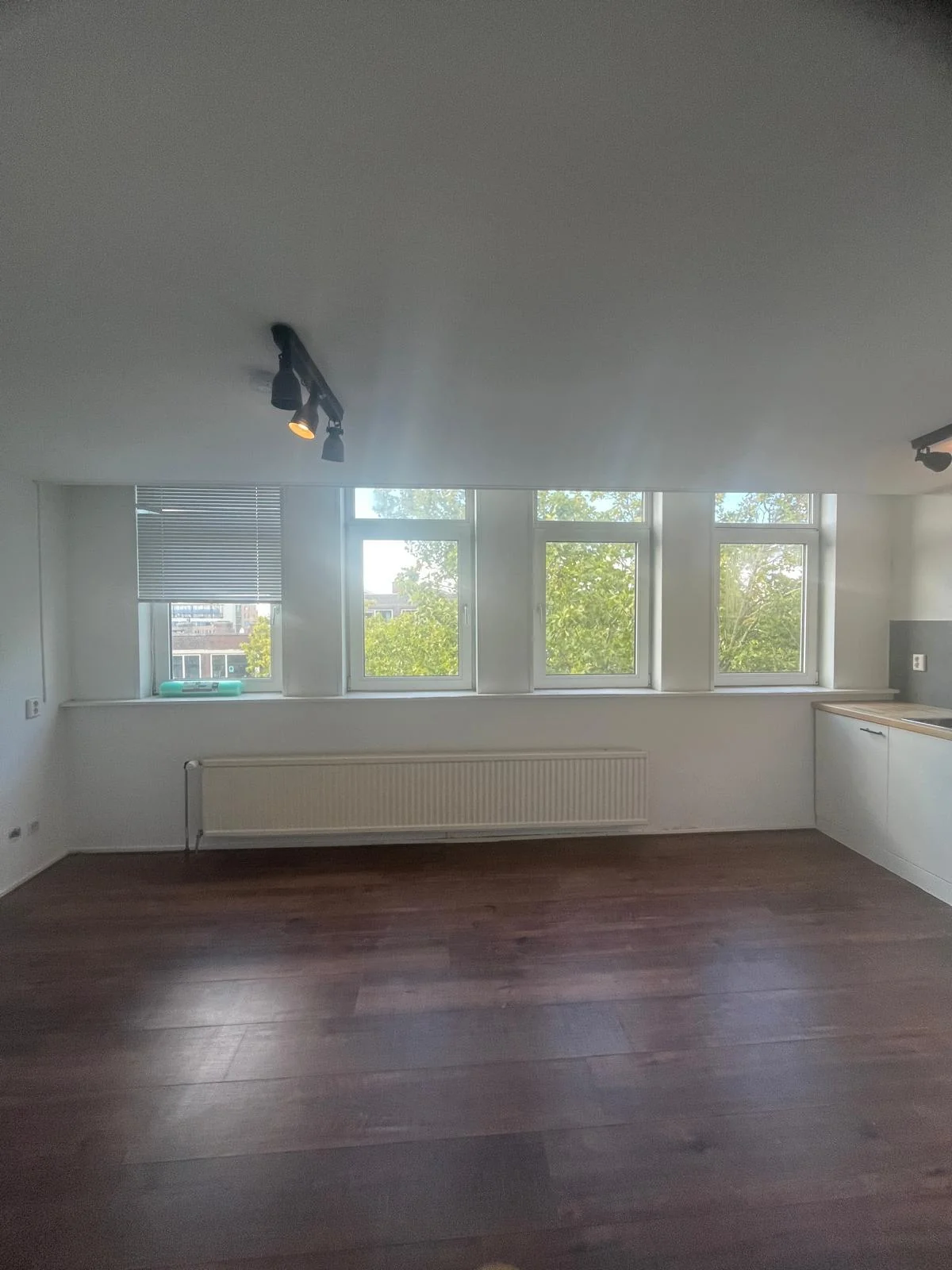 Foto van de Kamer gelegen aan de Mathenesserweg in Rotterdam