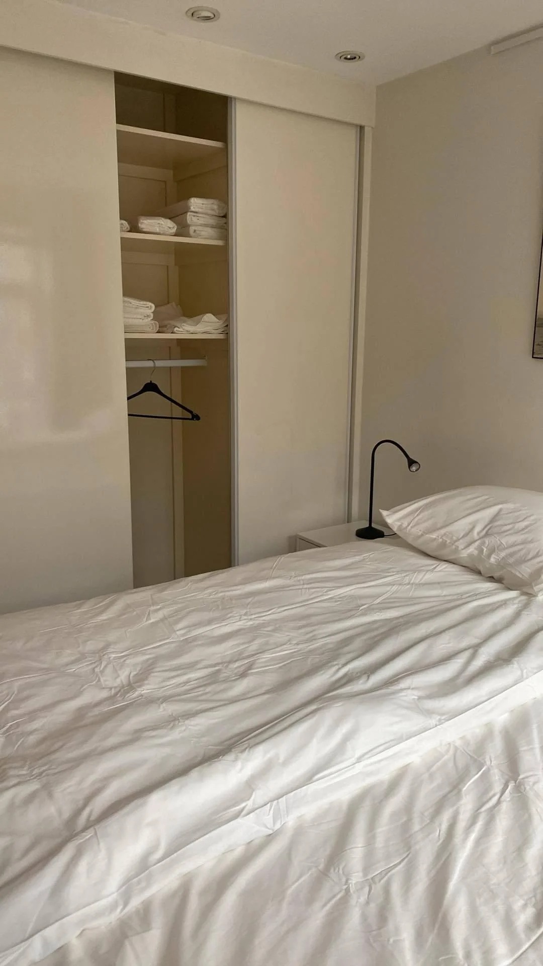 Foto van de Kamer gelegen aan de Tweede Van der Helststraat in Amsterdam