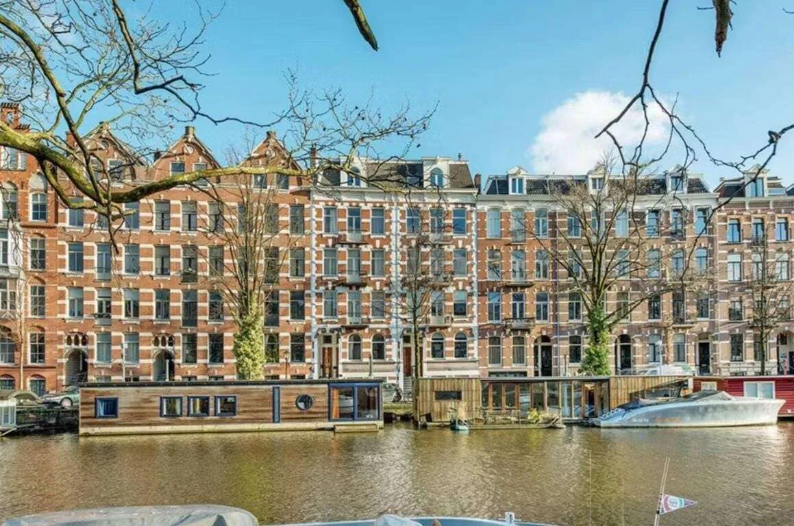 Foto van de Appartement gelegen aan de Leidsekade in Amsterdam