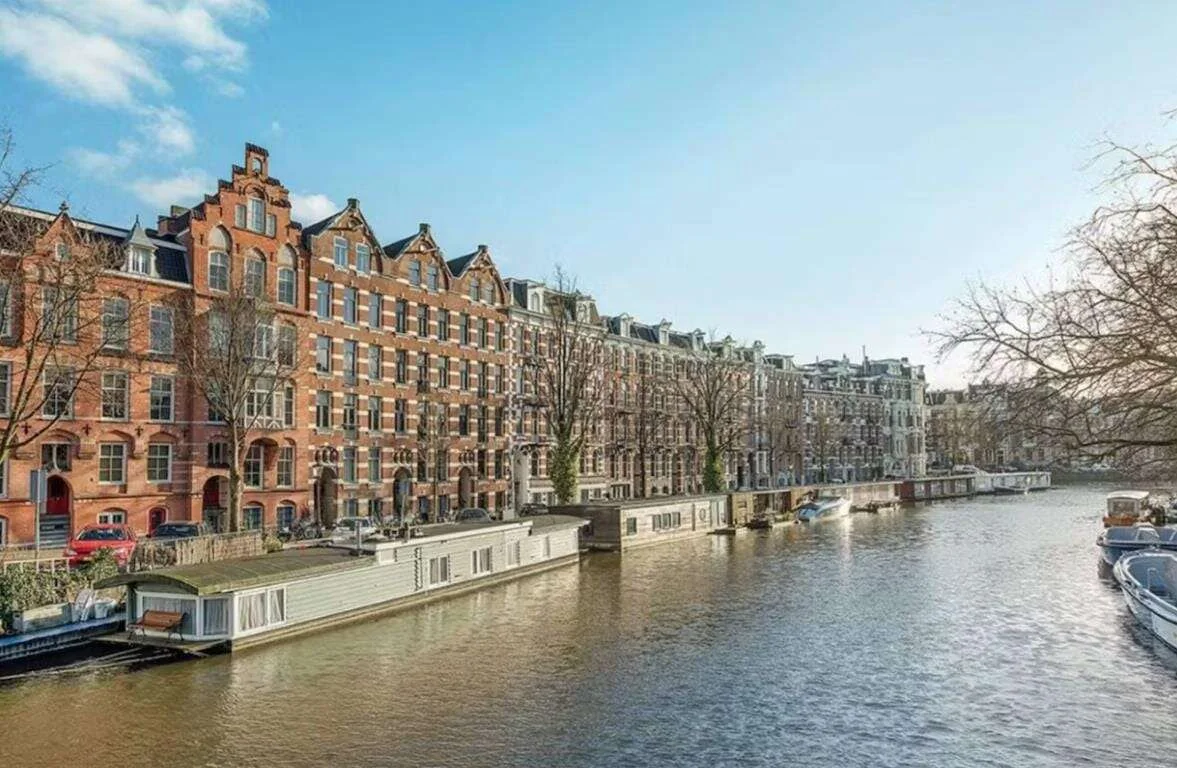 Foto van de Appartement gelegen aan de Leidsekade in Amsterdam