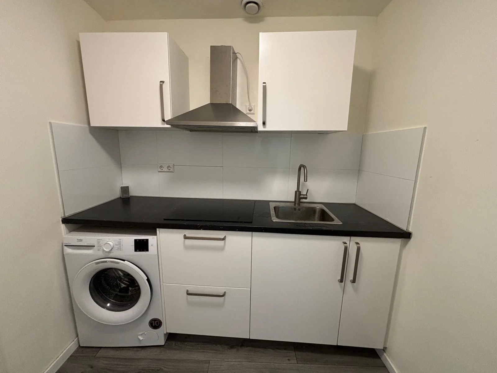 Foto van de Kamer gelegen aan de Woelwijkstraat in Rotterdam