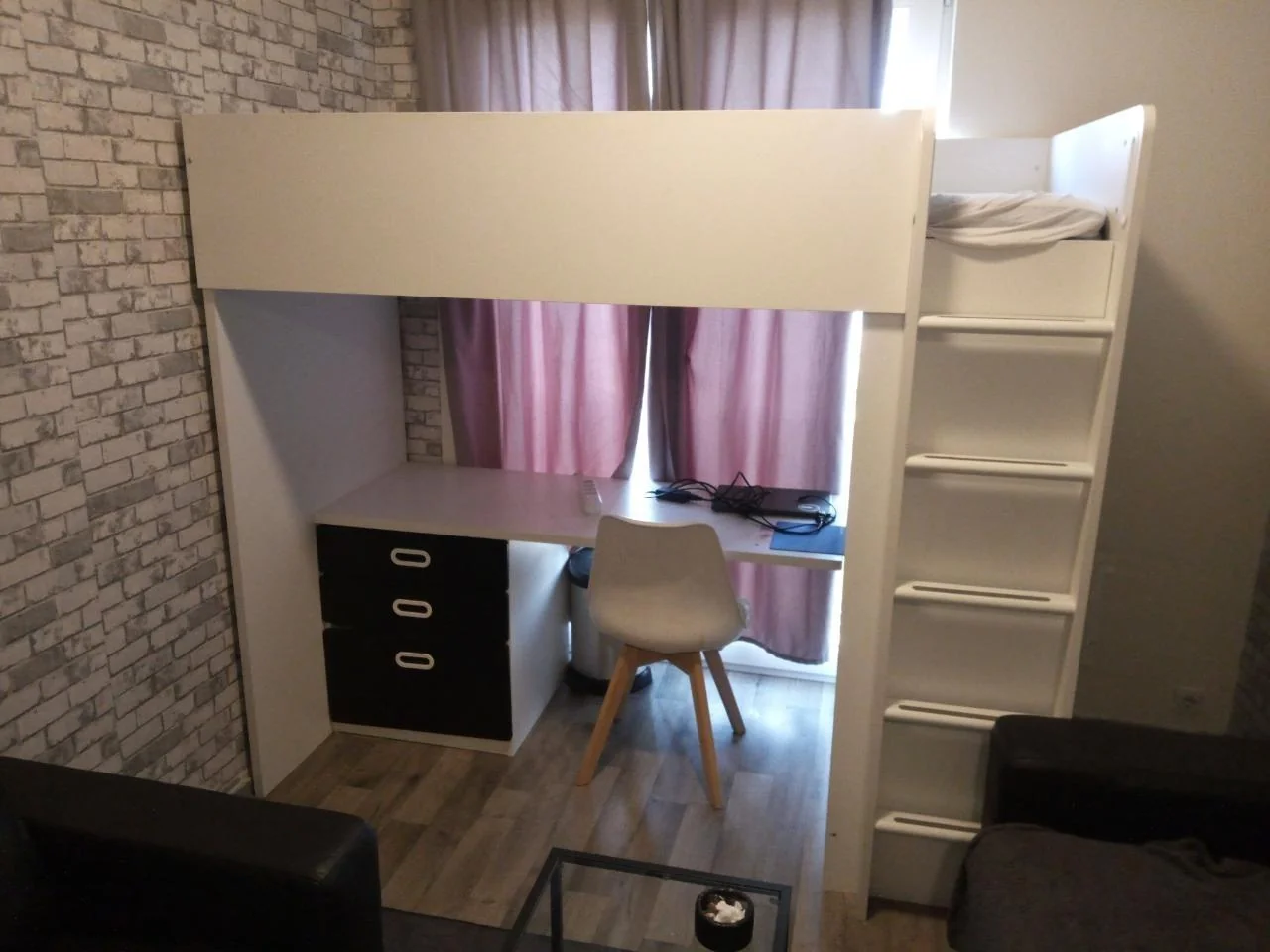 Foto van de Studio gelegen aan de Th. K. van Lohuizenlaan in Amsterdam