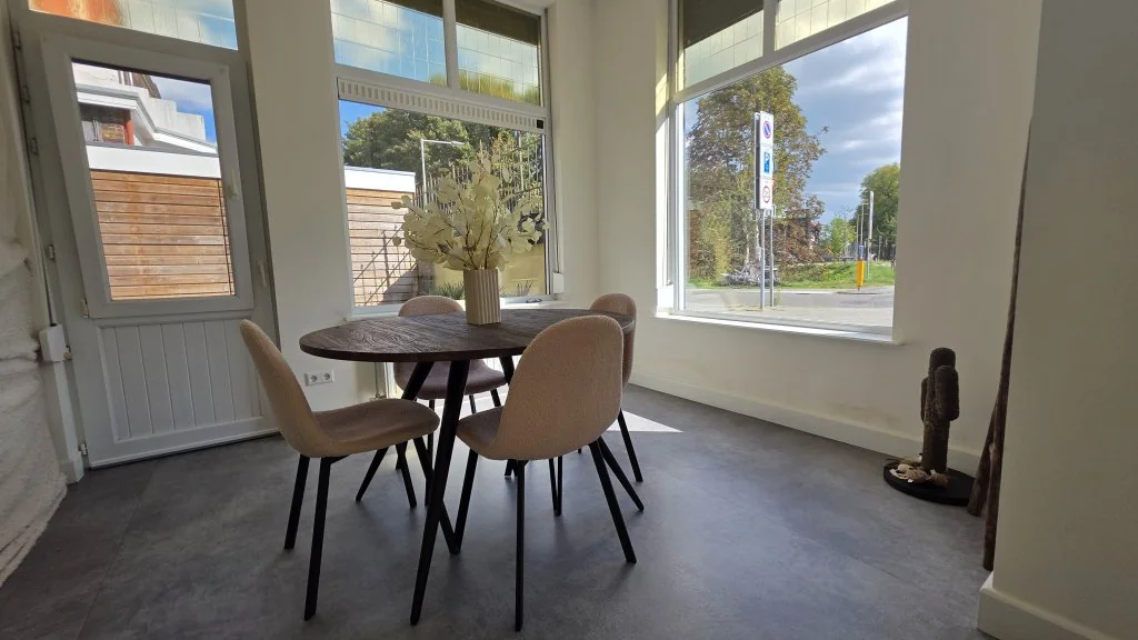 geblurde versie van de foto als achtergrond