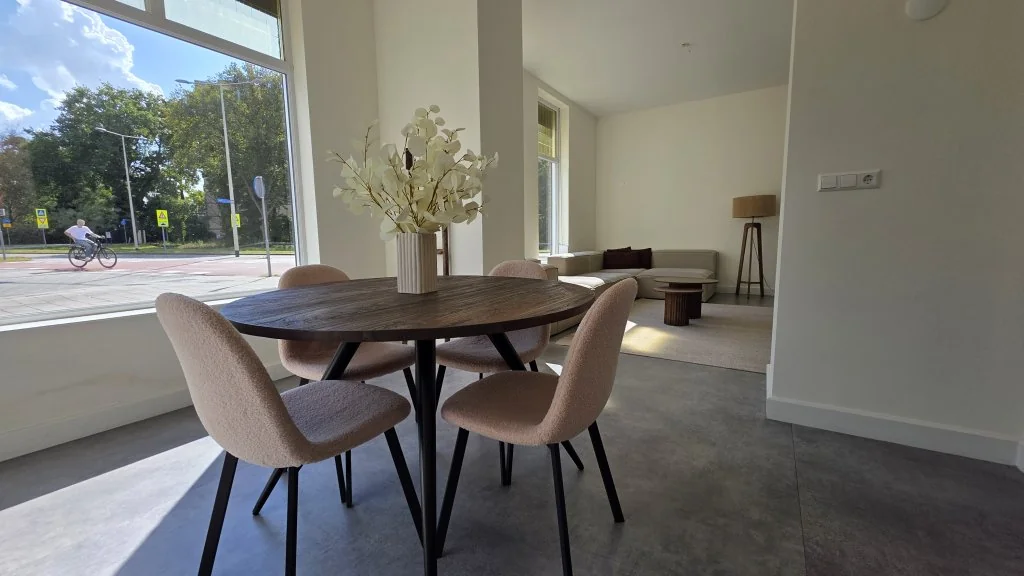 geblurde versie van de foto als achtergrond