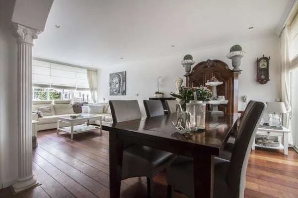 geblurde versie van de foto als achtergrond