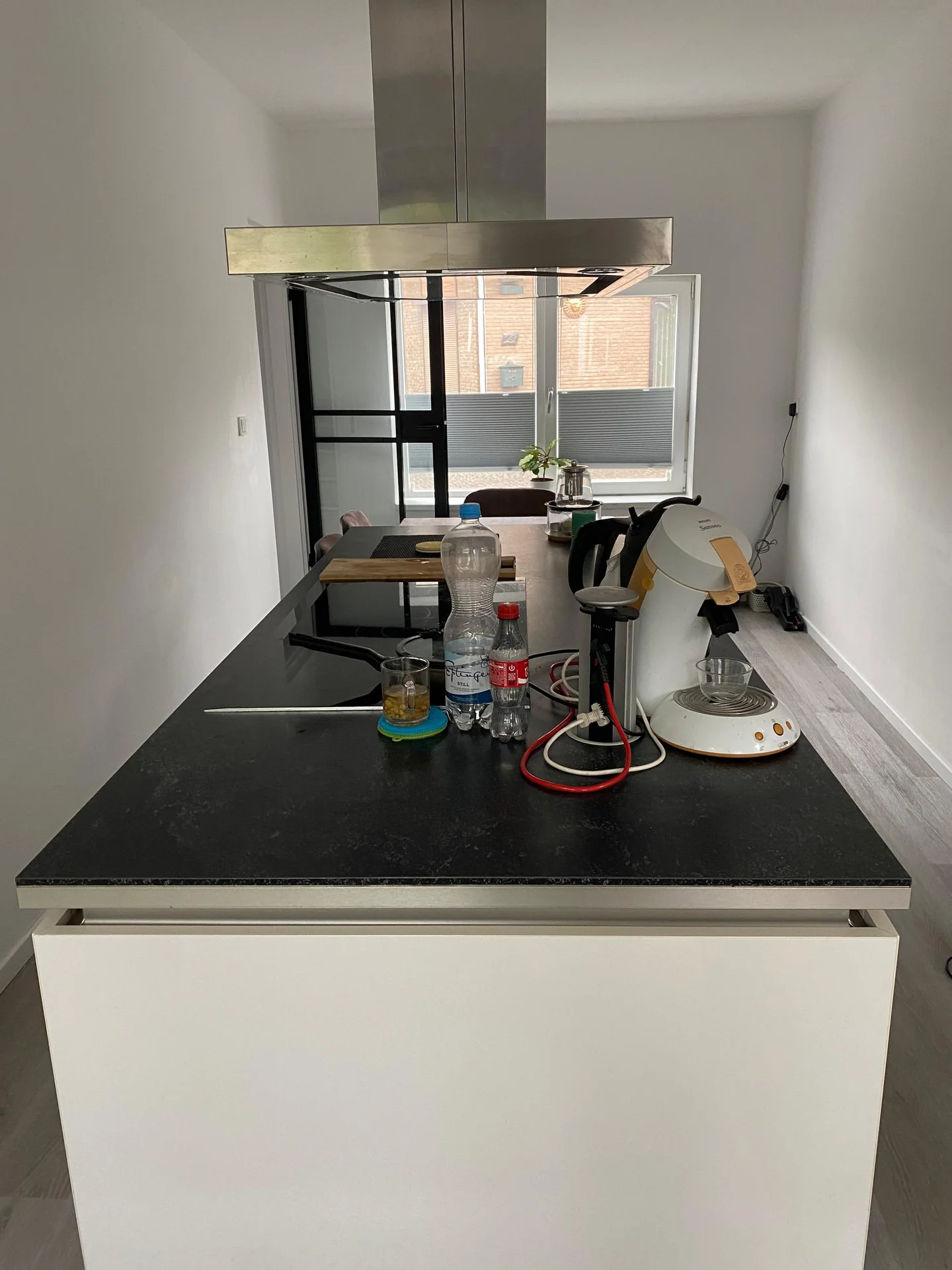 geblurde versie van de foto als achtergrond