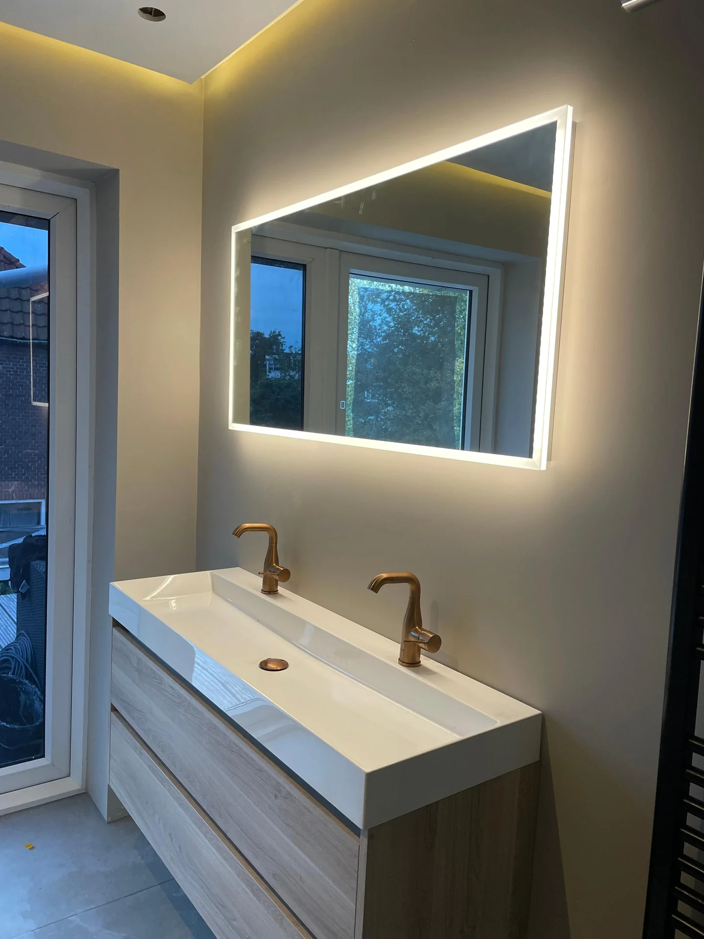 geblurde versie van de foto als achtergrond