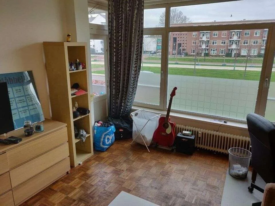 geblurde versie van de foto als achtergrond