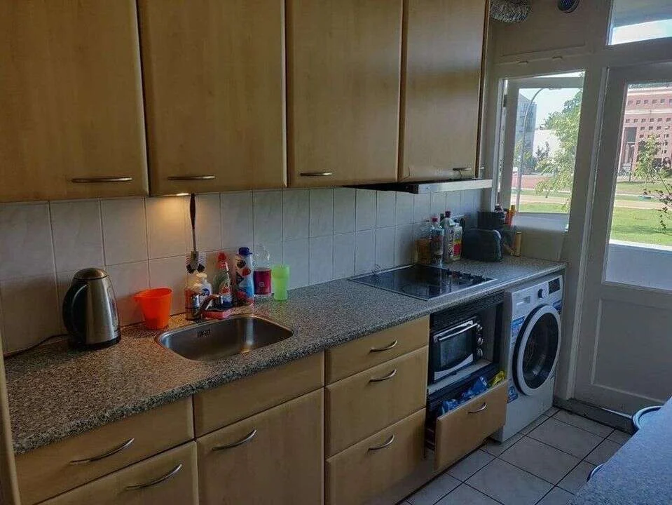 geblurde versie van de foto als achtergrond