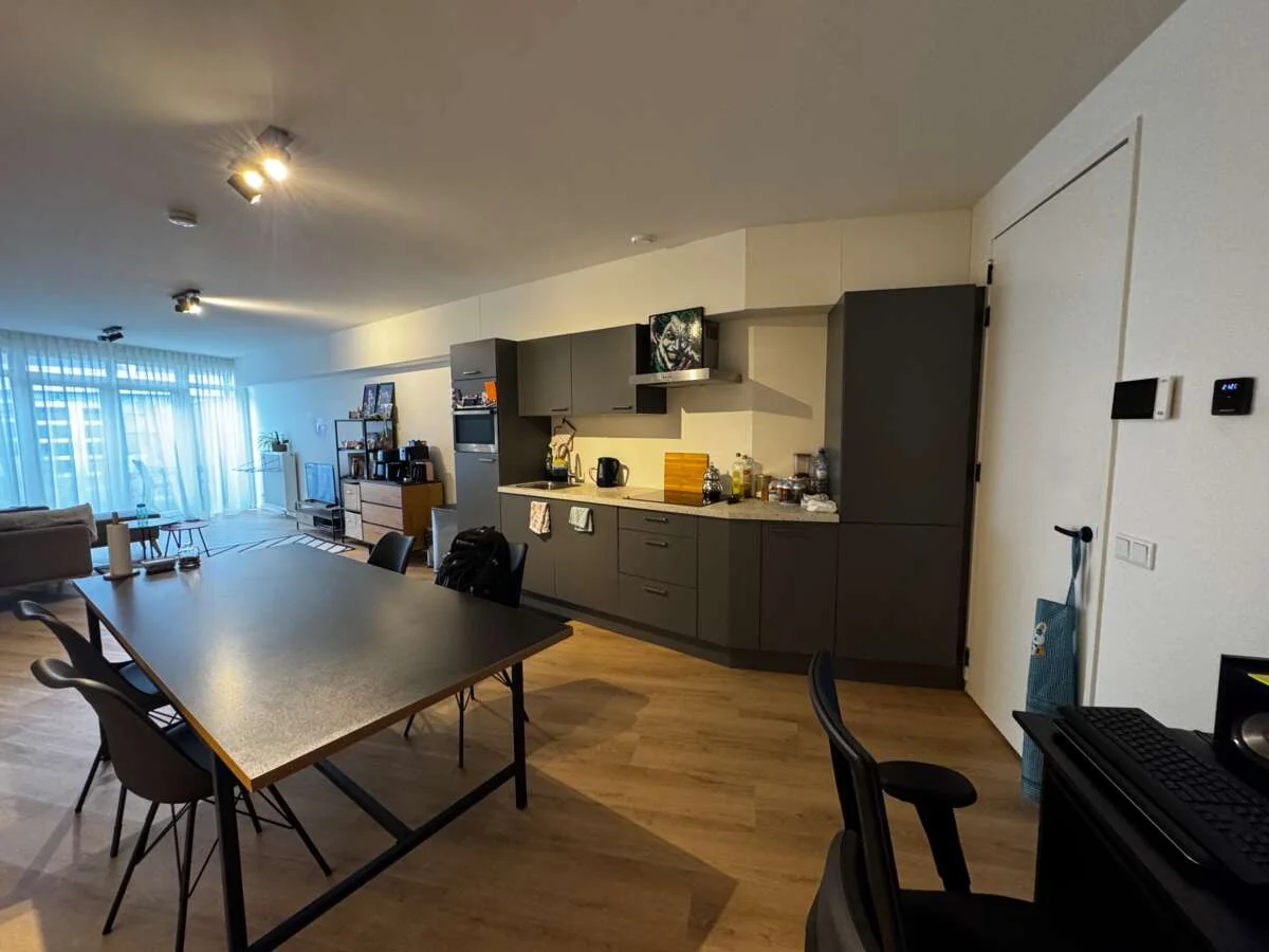 geblurde versie van de foto als achtergrond