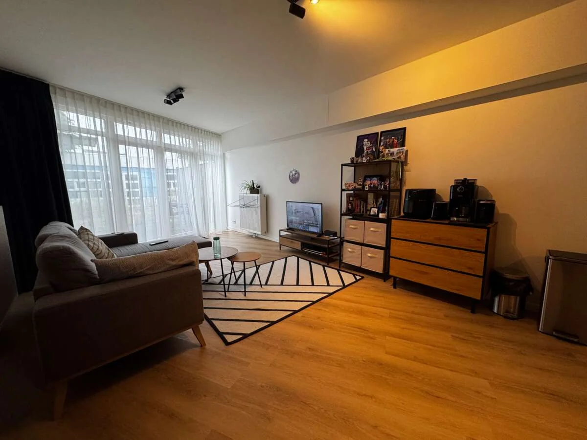 geblurde versie van de foto als achtergrond