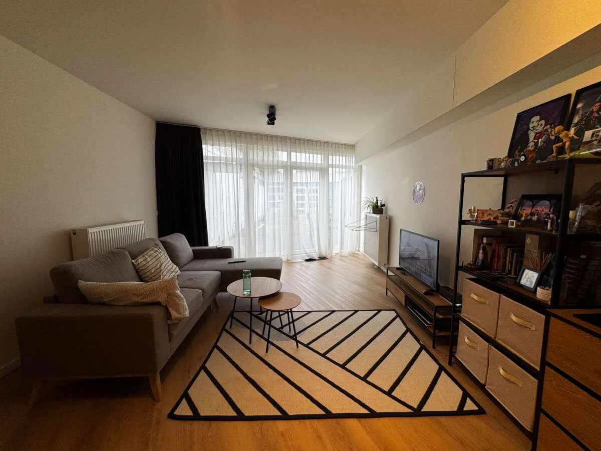 geblurde versie van de foto als achtergrond