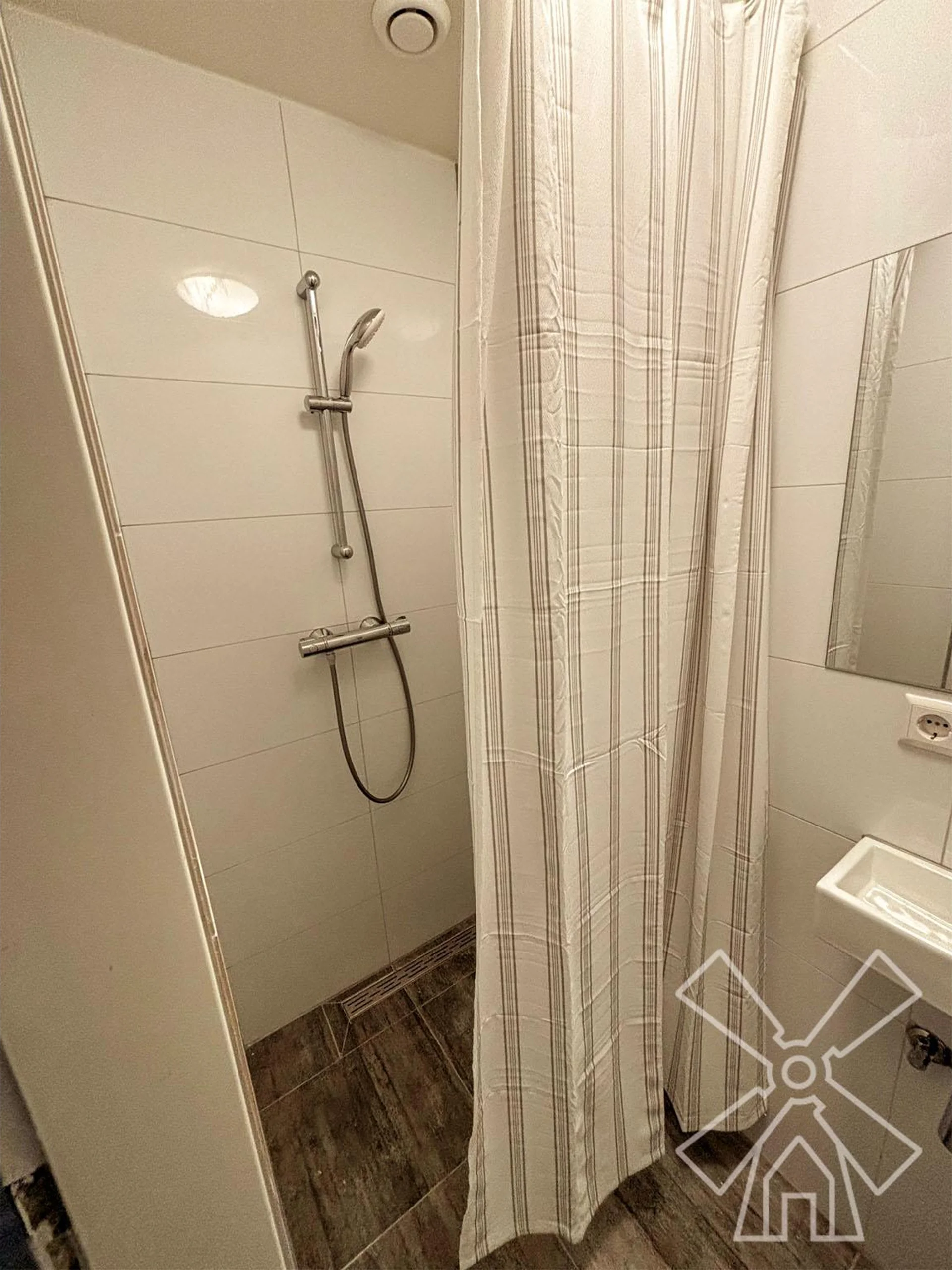 Foto van de Appartement gelegen aan de Woelwijkstraat in Rotterdam