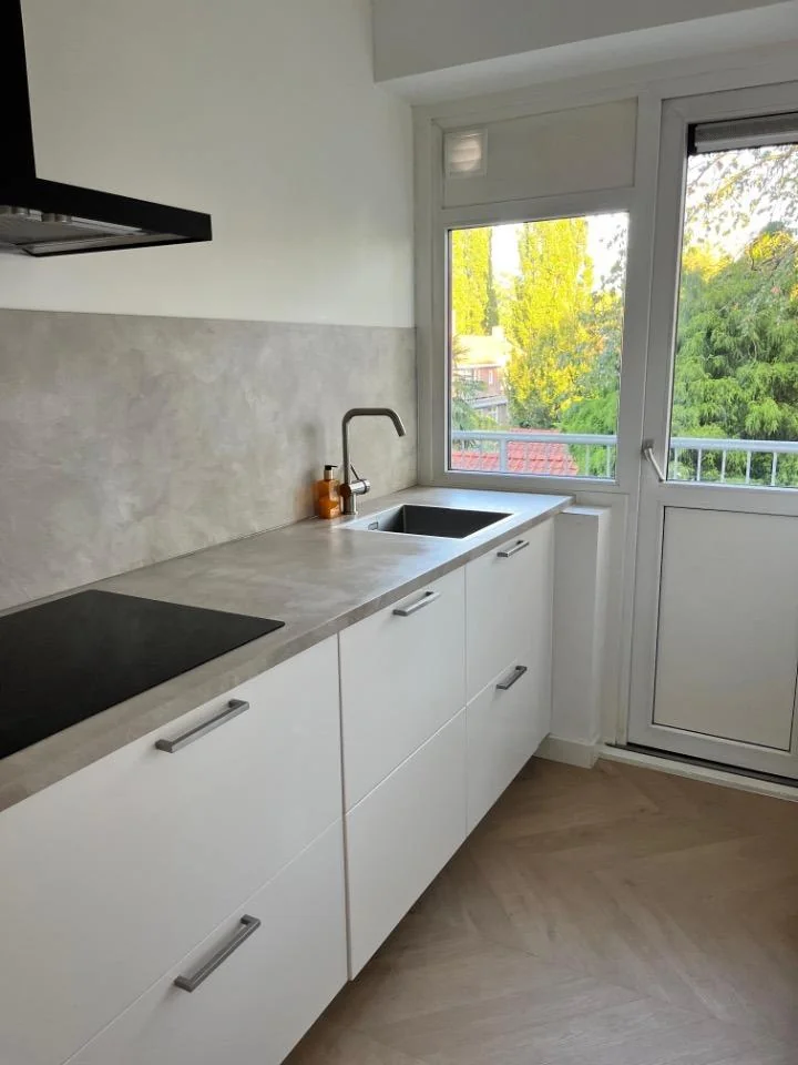 geblurde versie van de foto als achtergrond