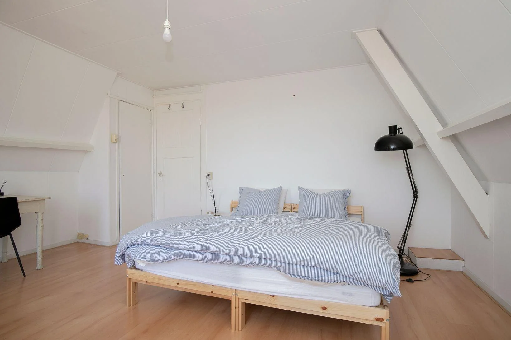 Foto van de Kamer gelegen aan de Frederik Hendriklaan in Den Haag