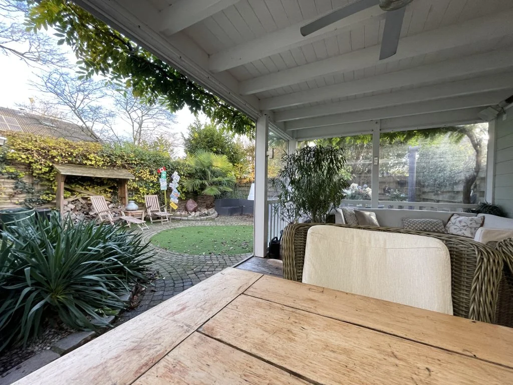 geblurde versie van de foto als achtergrond