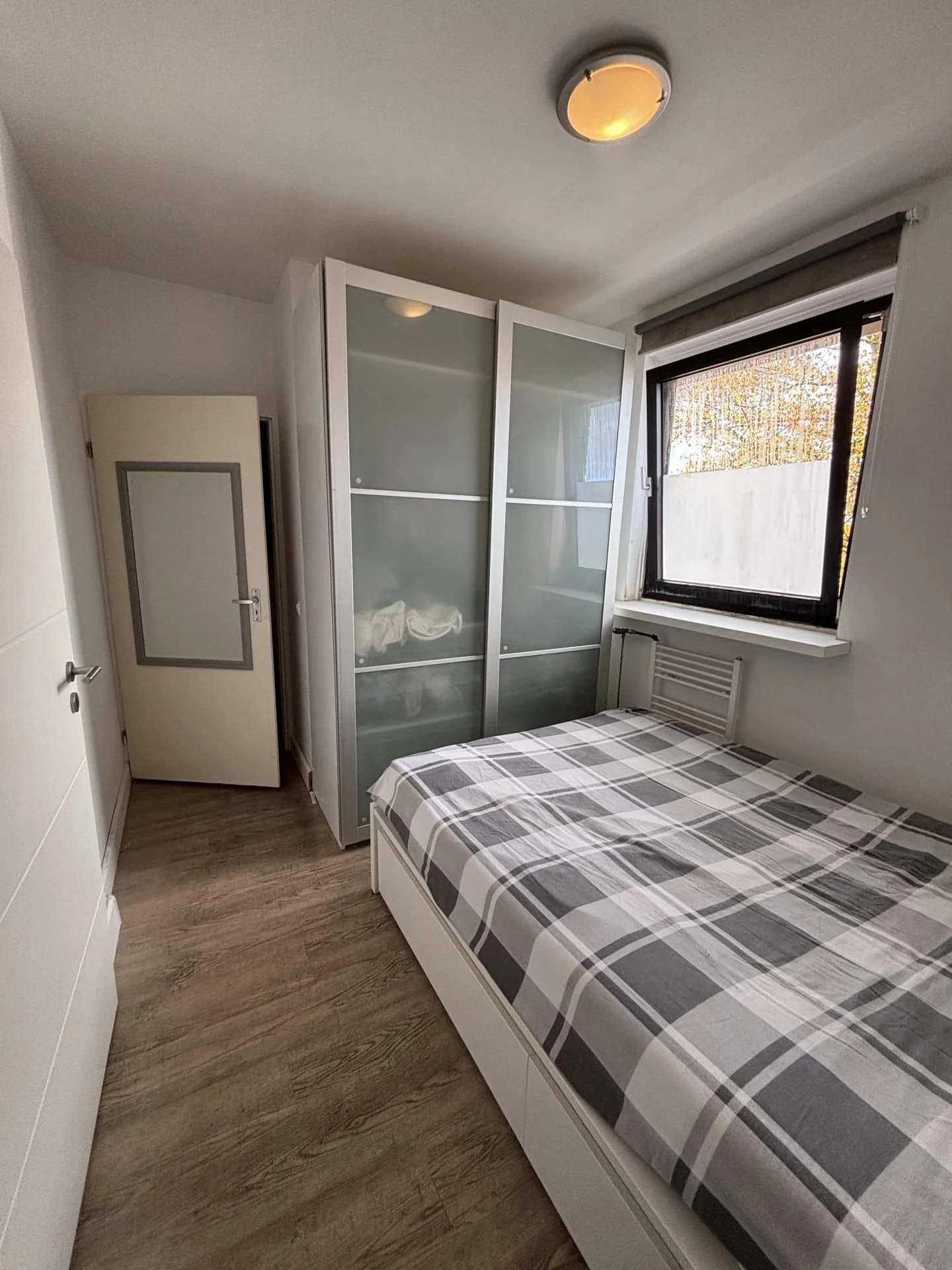 geblurde versie van de foto als achtergrond