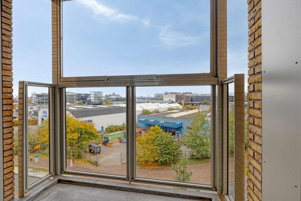 geblurde versie van de foto als achtergrond