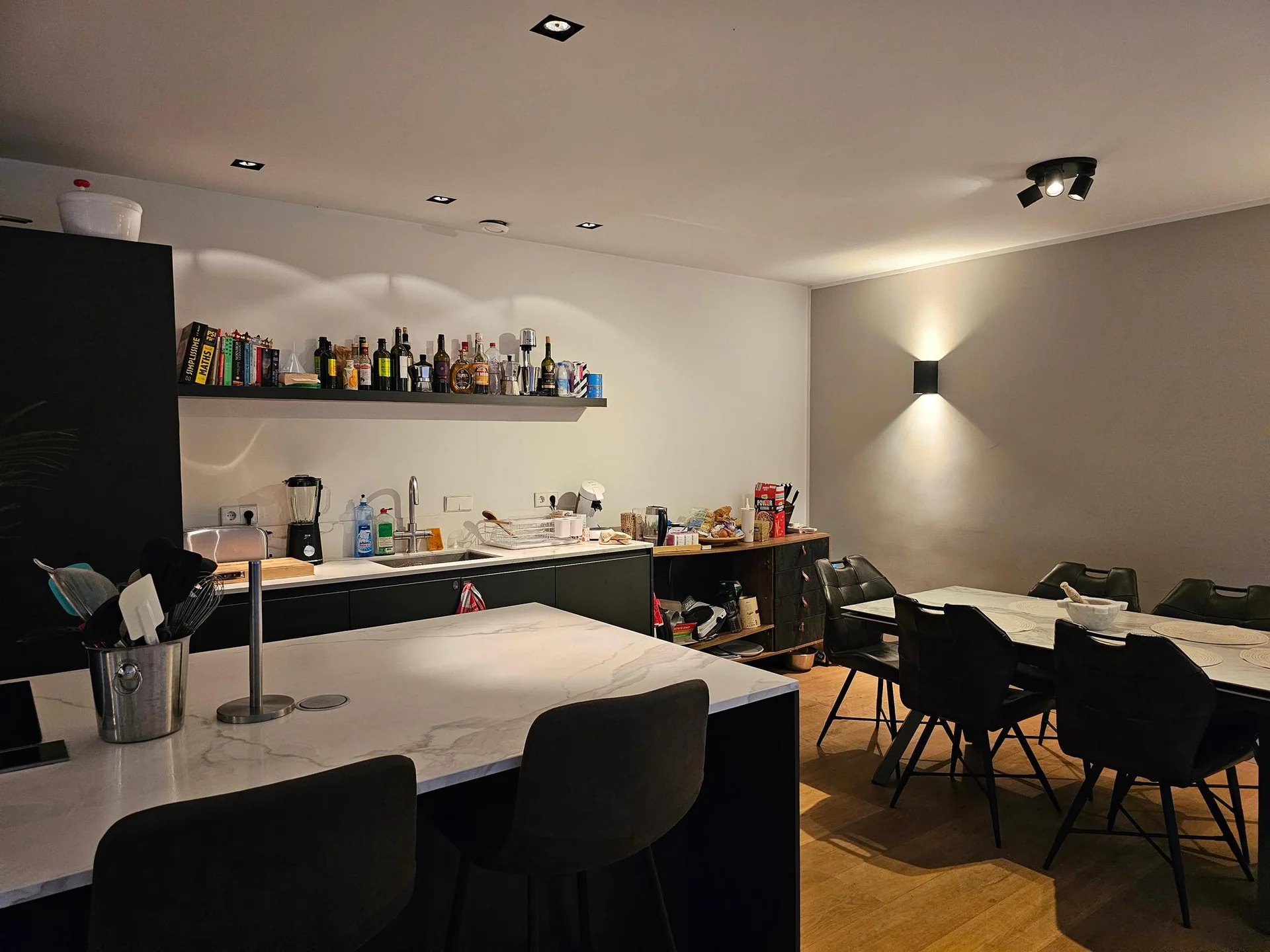 geblurde versie van de foto als achtergrond