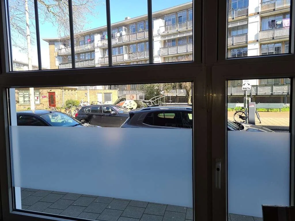 geblurde versie van de foto als achtergrond