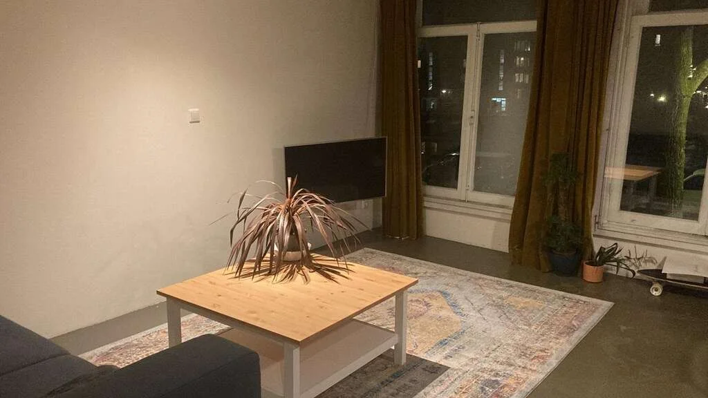 geblurde versie van de foto als achtergrond