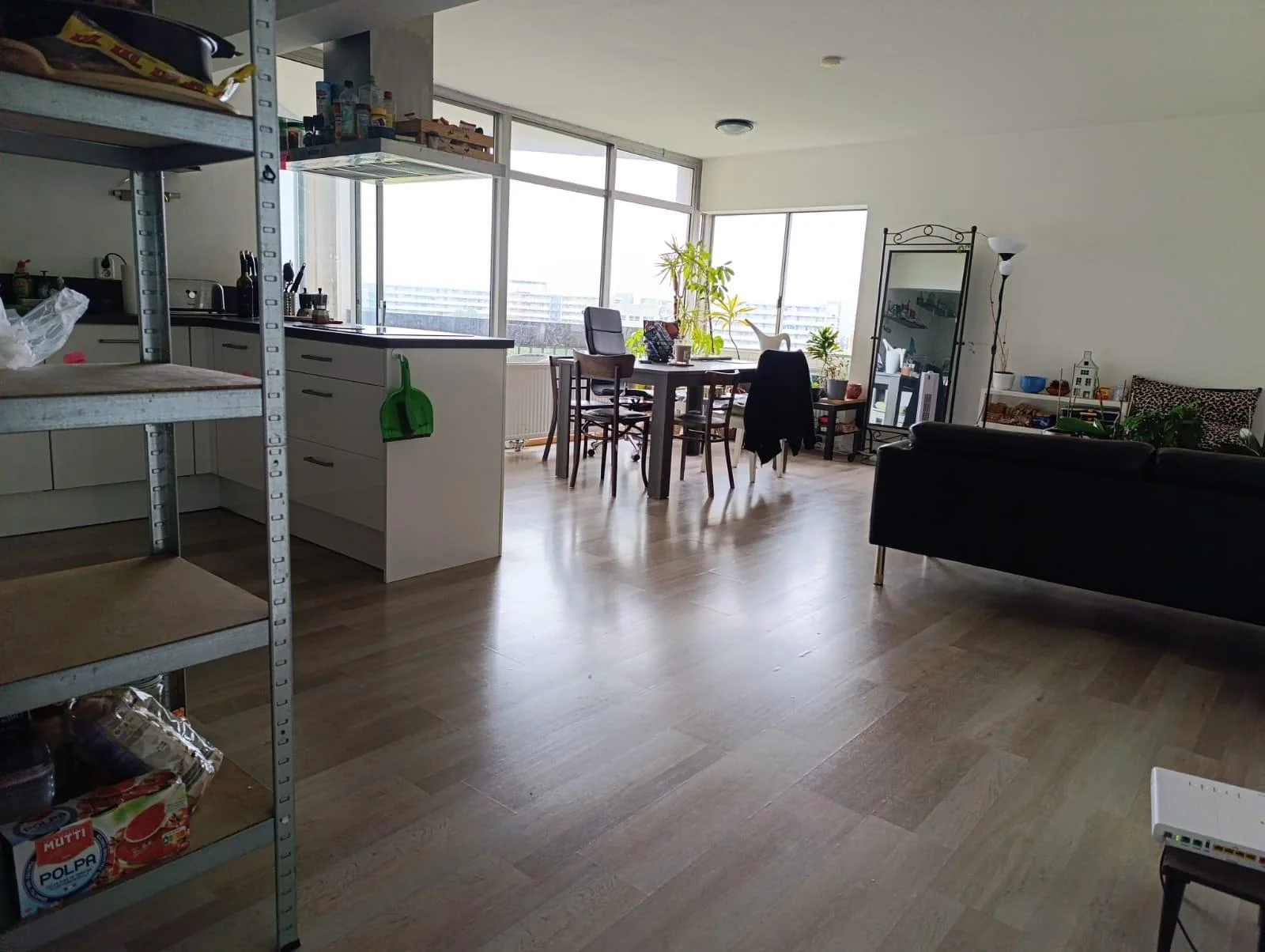 geblurde versie van de foto als achtergrond