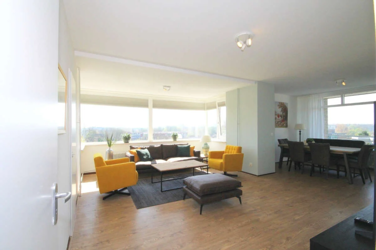 geblurde versie van de foto als achtergrond