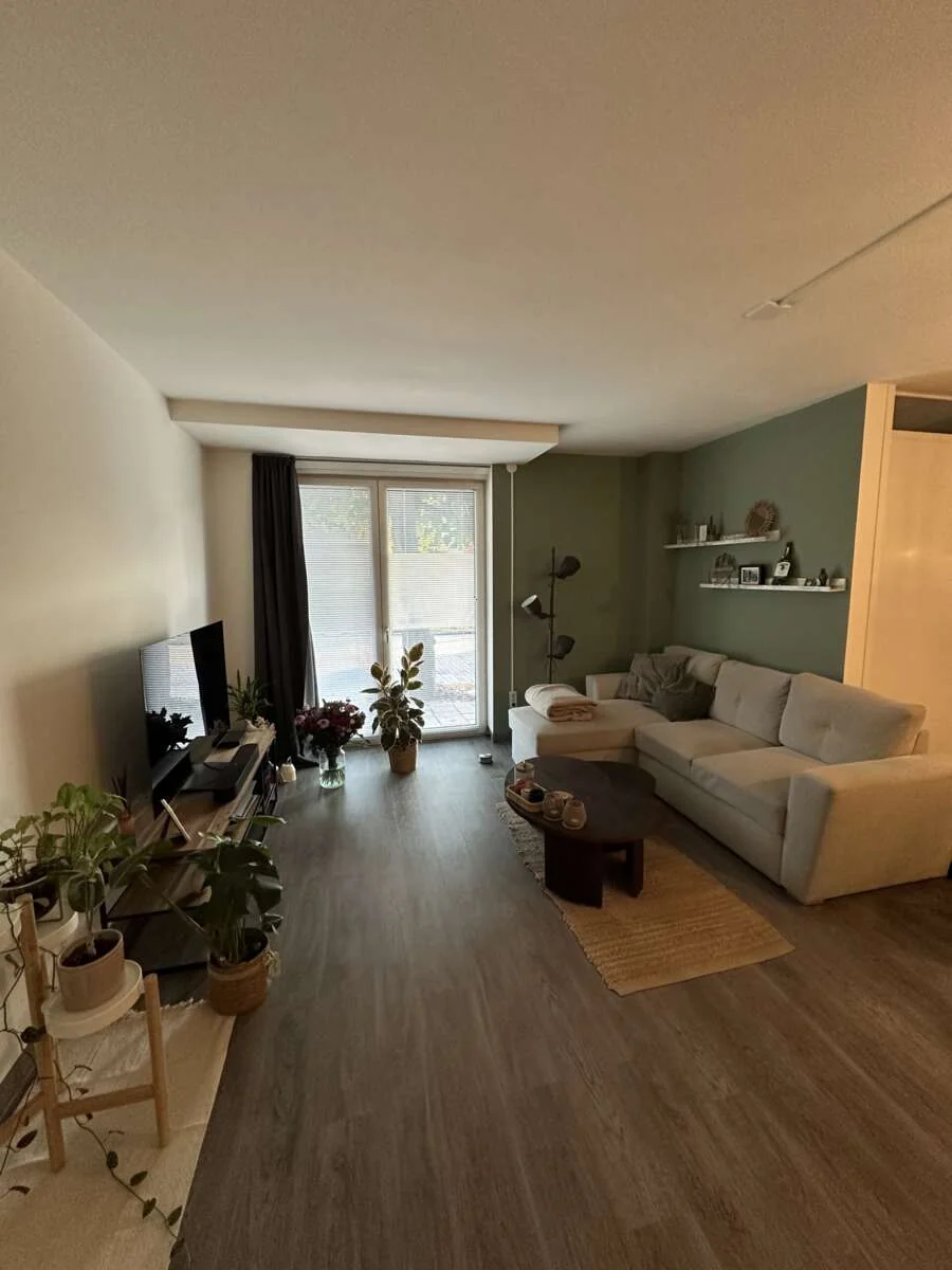 geblurde versie van de foto als achtergrond