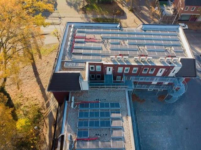 geblurde versie van de foto als achtergrond