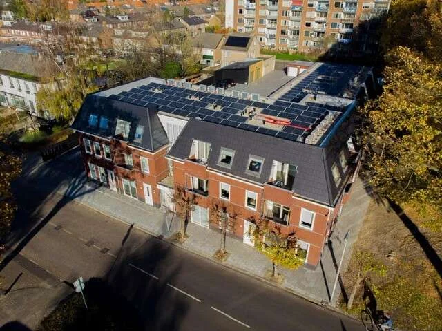 geblurde versie van de foto als achtergrond