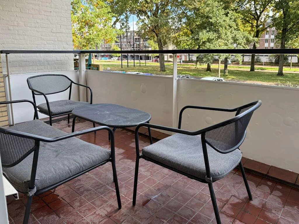 geblurde versie van de foto als achtergrond