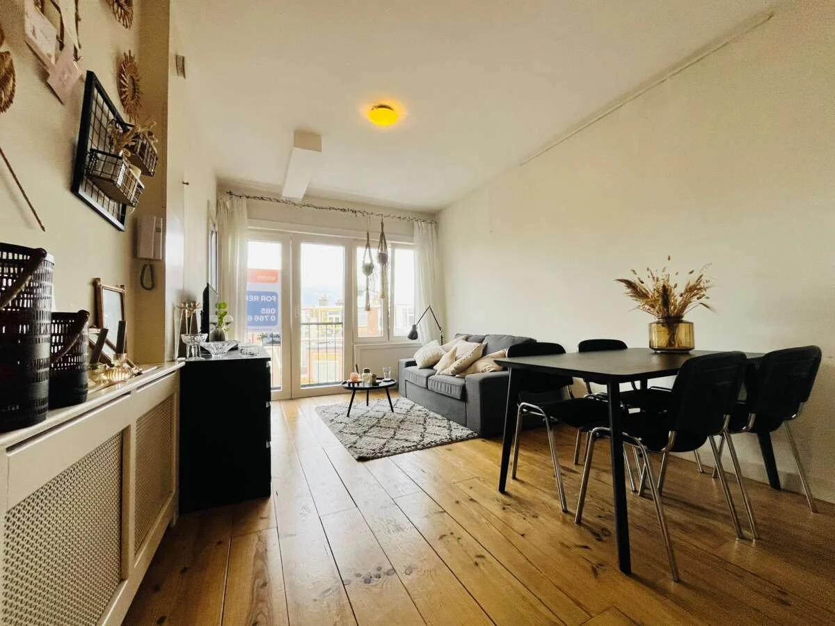 geblurde versie van de foto als achtergrond