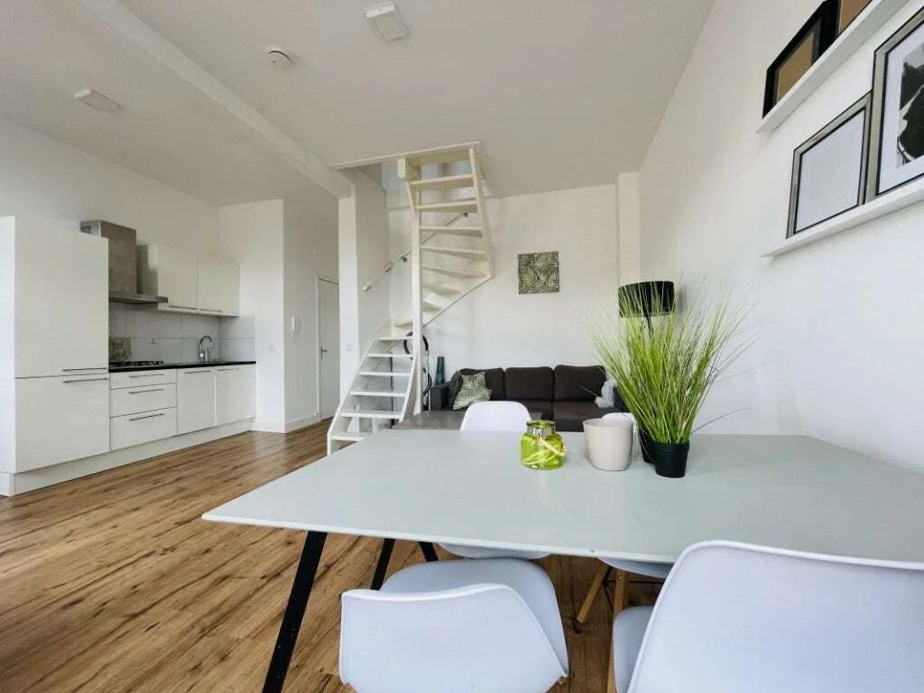 geblurde versie van de foto als achtergrond