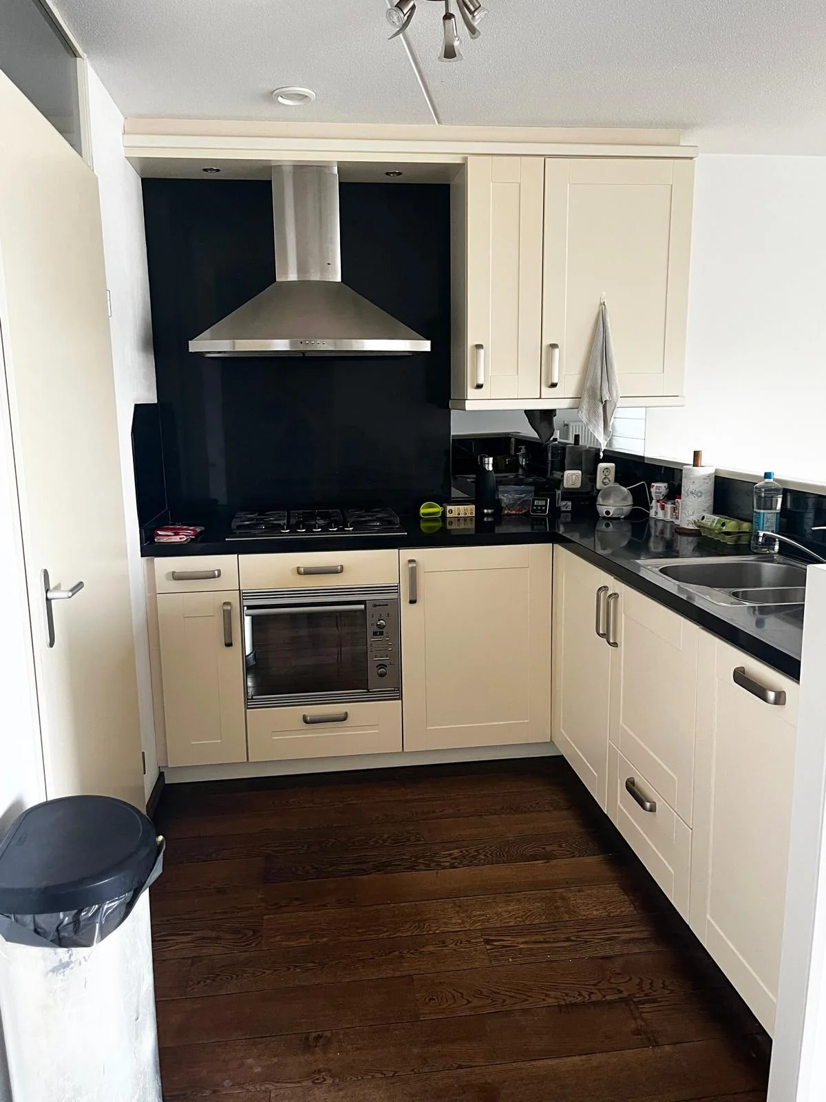 geblurde versie van de foto als achtergrond