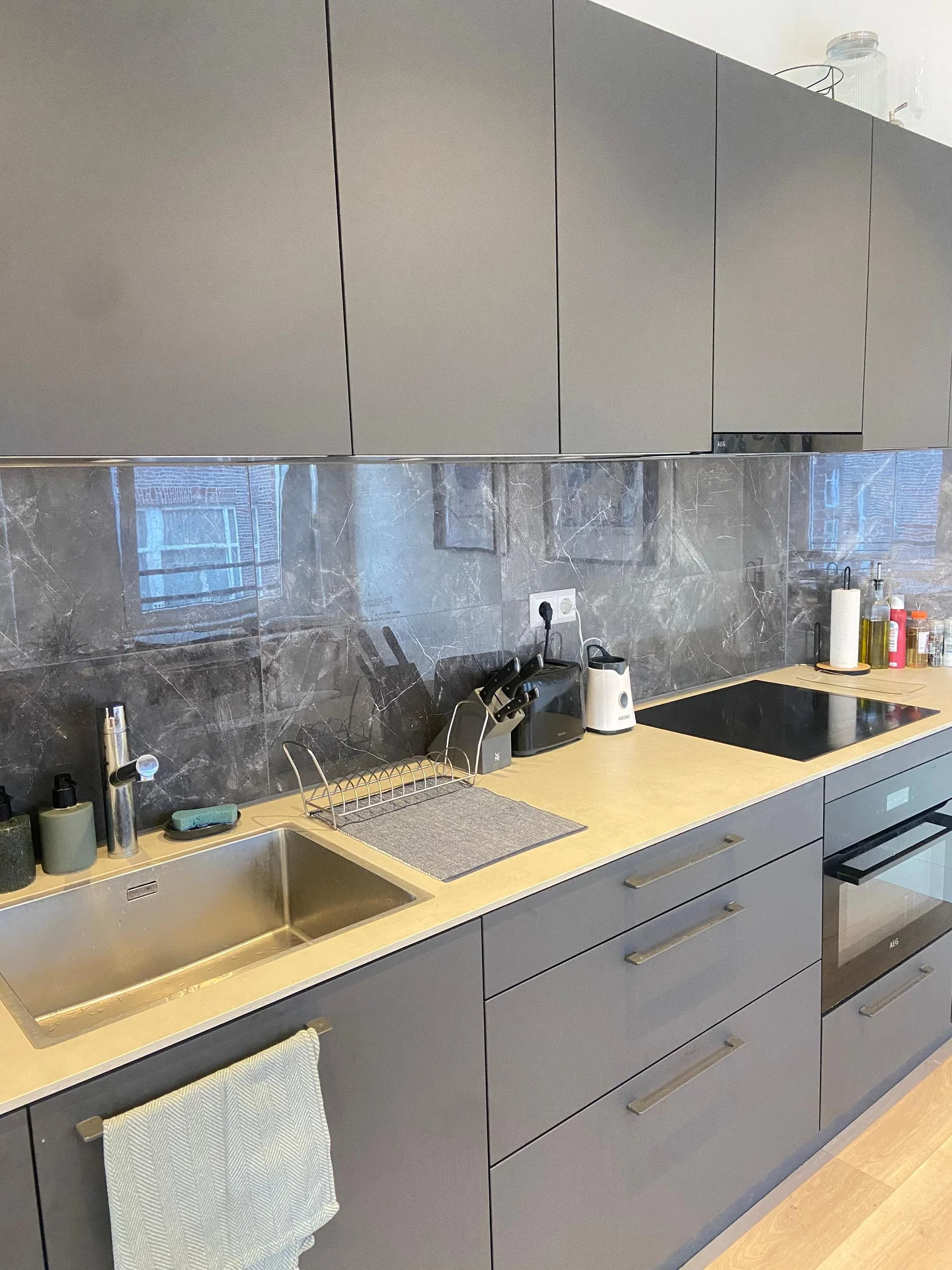 geblurde versie van de foto als achtergrond